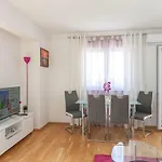 Dora