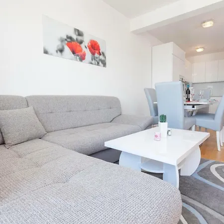 Dora * Макарська