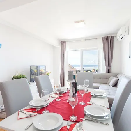 Dora * ماكارسكا