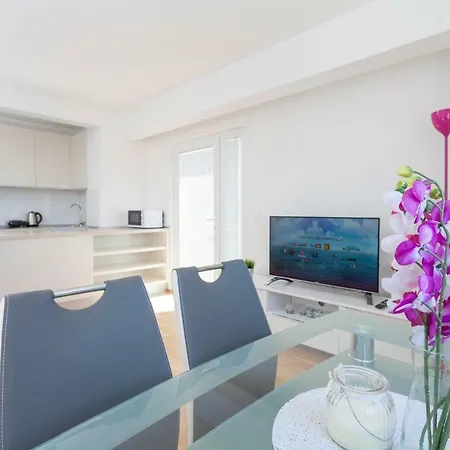 Dora Апартаменти Макарська