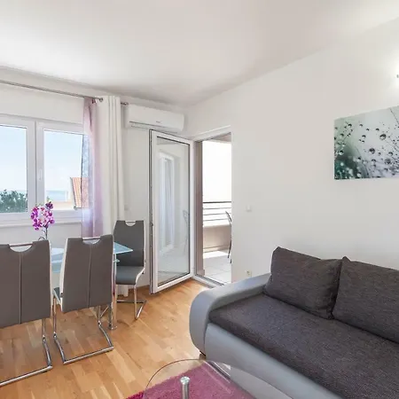 Апартаменти Dora