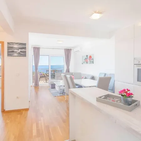 Апартаменти Dora Макарська