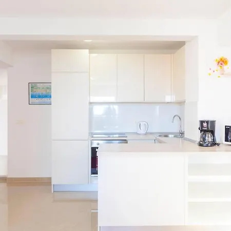 Apartment Dora *