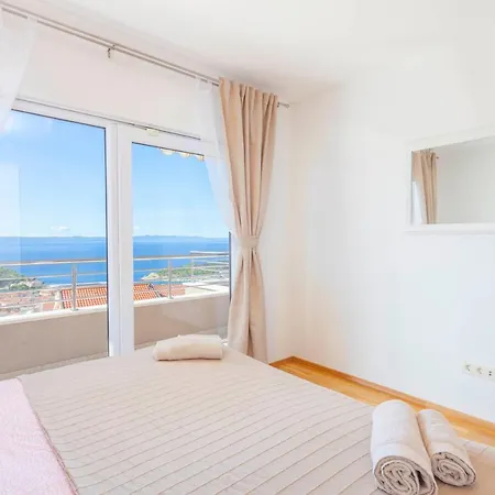 Apartment Dora *