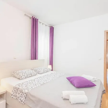 Dora Apartment *