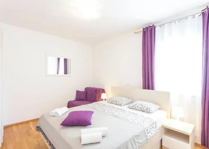 Dora Apartamento Makarska